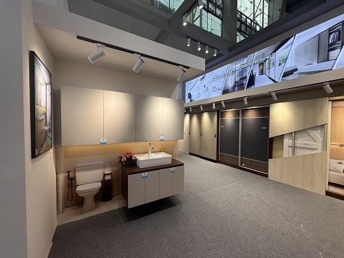 Folding Door Innovations Impress Global Buyers at CIFF Guangzhou