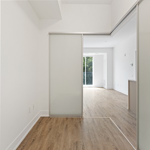 The door that divides the room space